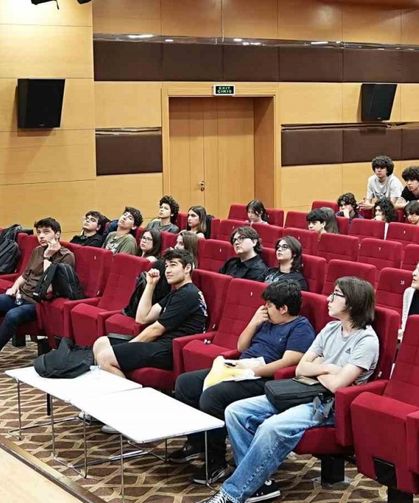 Kepez’de gençler münazara turnuvasında buluştu