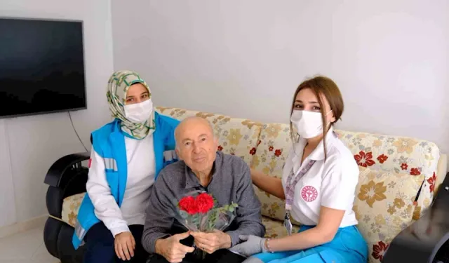 "Yaşlılara Saygı Haftası’nda" Mersin Şehir Hastanesinden anlamlı ziyaret