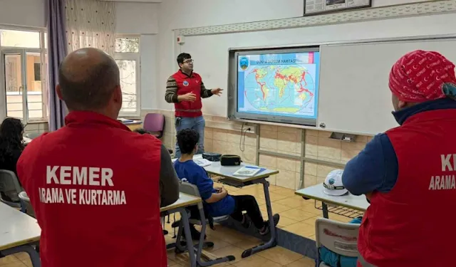 Okullarda deprem farkındalık eğitimi verildi