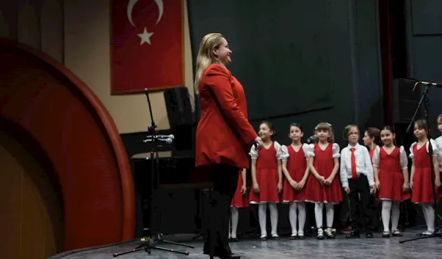 Adana'da, Portakal Çiçeği Karnavalı günüz sanatsal etkinliklerle akşam konserlerle devam ediyor
