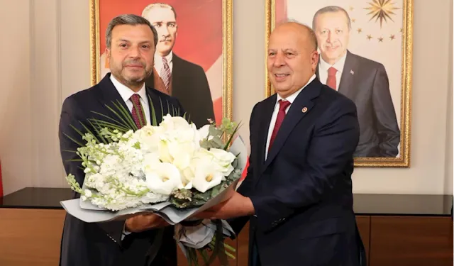 Adana'da, Yüreğir Belediye Başkanı Ali Demirçalı göreve başladı