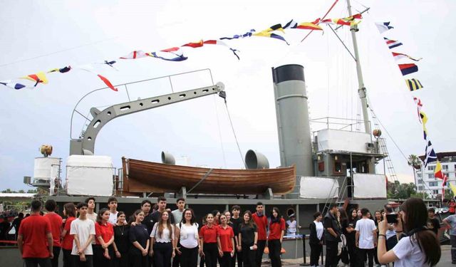 Mersin’de, TCG Nusret Müze Gemisi ziyeretçilerilere kapılarını açtı
