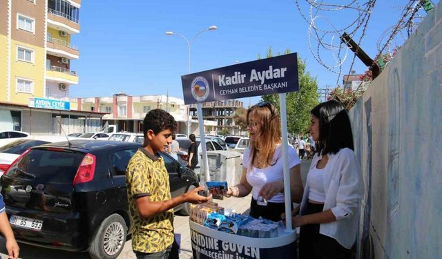Ceyhan Belediyesi’nden öğrencilere moral için kek ve meyvesuyu desteği