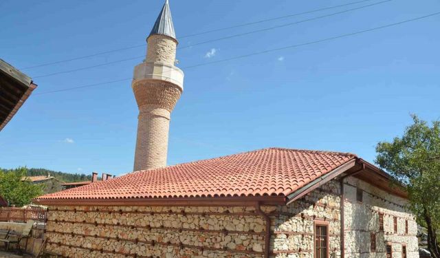 Antalya’daki 600 yıllık Sarıhacılar Camii bölgeye özgü yapısı bozulmadan korunuyor