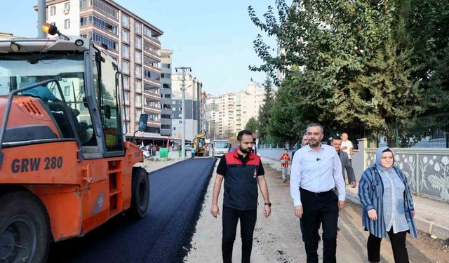 Onikişubat'ta asfalt seferberliği sürüyor