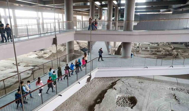 Depremzede Çocuklar, Tarihi Mozaikler Eşliğinde Keyifli Bir Gün Geçirdi