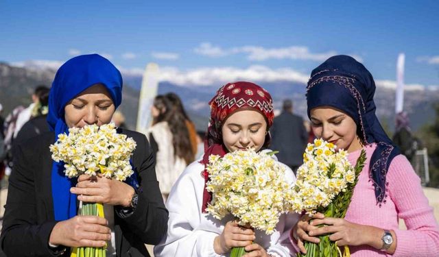 3. Nergis Şenliği Coşkuyla Gerçekleşti: Katılım Yoğun Oldu