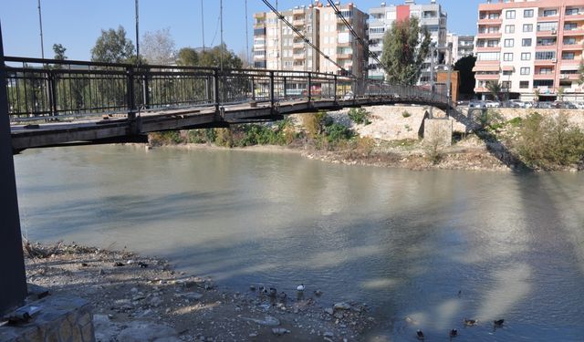 Göksu Nehri Üzerindeki Asma Köprü Bakım İçin Kapandı