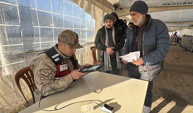 Suriyelilerin Ülkelerine Yolculuğu Sürüyor