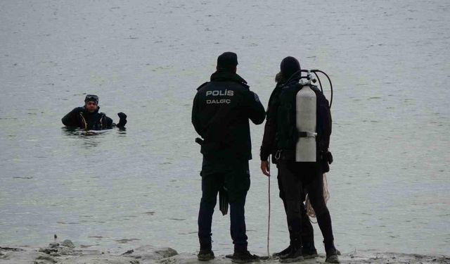 Burdur'da Kayıp Vatandaş İçin Göl ve Ormanda Arama Çalışmaları Sürüyor