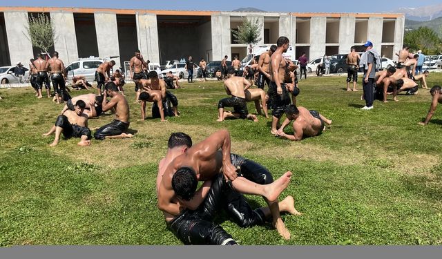 Antalya'da pehlivanlar sezona hazırlanıyor