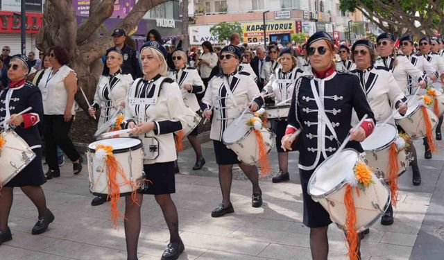 Atakum Cumhuriyet Kadınları Bandosu ’Portakal Çiçeği Karnavalı’nda