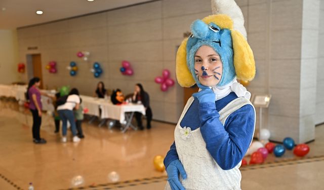 Çocukları çeşitli etkinliklerle eğlendiriyorlar