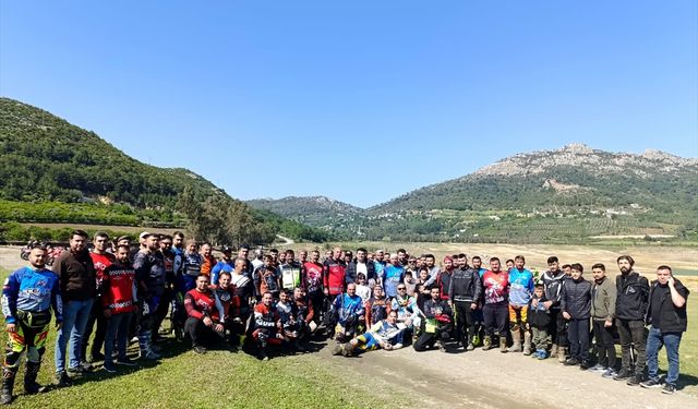 Motokros tutkunları Adana'da buluştu