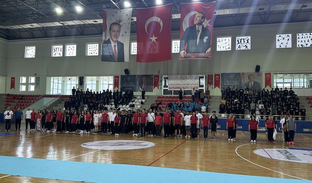 Hatay'da başarılı sporcular ödüllendirildi