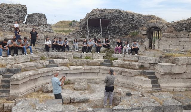 Hataylı Öğrenciler Epiphaneia Antik Kenti'ni Keşfetti