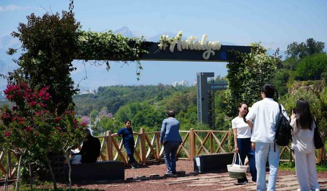 Turizmcinin Bayram Planı 'Bekle Gör' Taktiği Oldu