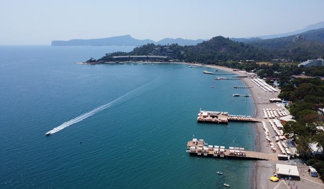Akdeniz Sahillerinde Tatil Ateşi Yükseliyor: Bodrum ve Kemer Doldu Taştı