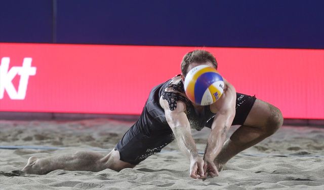 Alanya'da Plaj Voleybolu Coşkusu Dorukta! Dünya Şampiyonu Çekya'dan