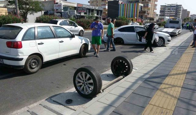 Mersin’de Korkutan Kaza: Otomobiller Çarpıştı