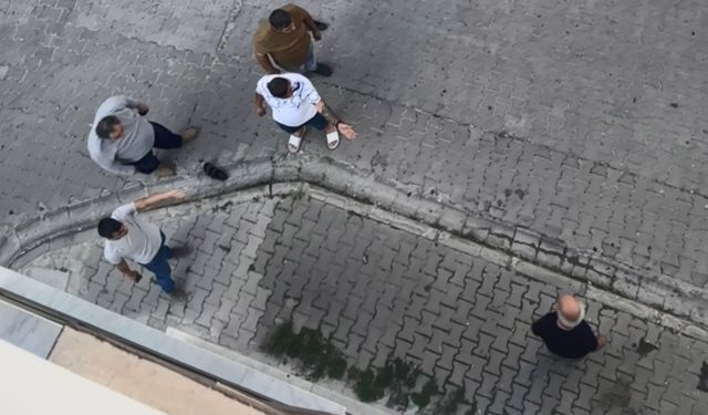 Mersin'de Sokakta Eşini Bıçakla Rehin Aldı