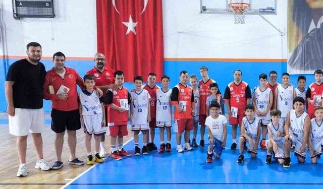 Milli Takımdan Anlamlı Ziyaret: Özel Sporculara İlham Veren Hediye