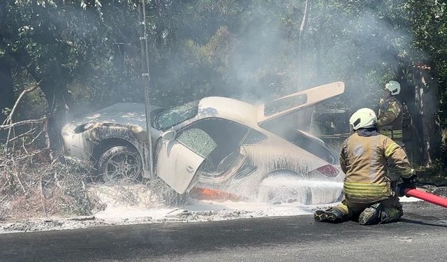 Sarıyer'de Porsche Alev Aldı: Sürücü Canını Zor Kurtardı