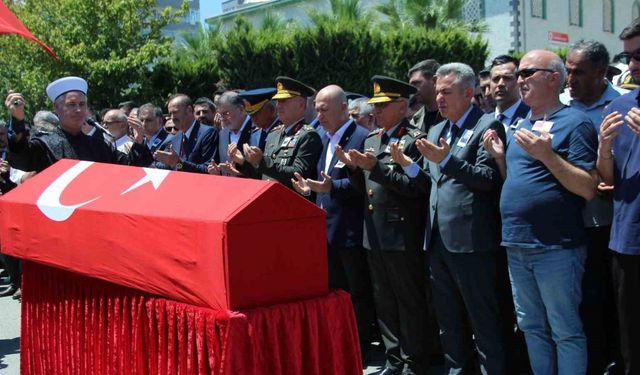 Şehit Üsteğmen Ege Akar İzmir'de Son Yolculuğuna Uğurlandı