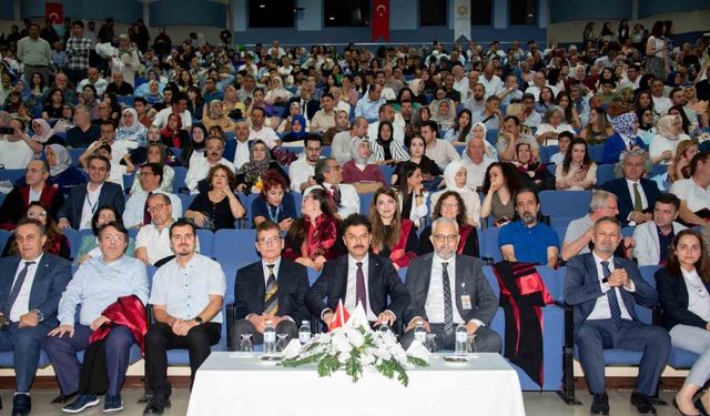 Selçuk Üniversitesi Tıp Fakültesi 185 Hekimi Mezun Etti