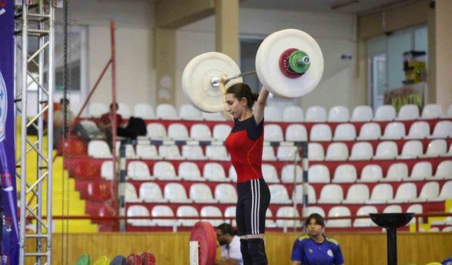 Sivas'ta Halter Yıldızlar Şampiyonası Başladı