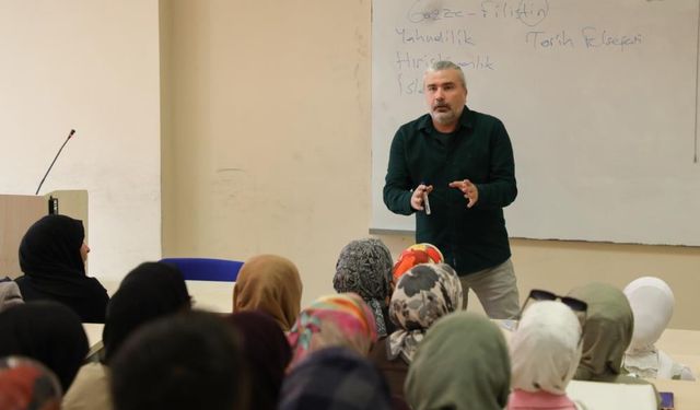 BARÜ öğrencileri açılış derslerinde Gazze’yi konuştu