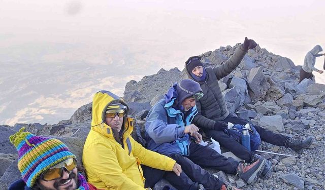 Ağrı Dağı’nda 4 günlük zirve yolculuğu