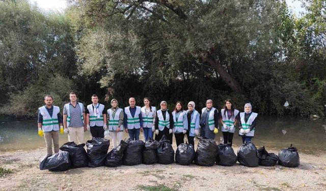 AK Parti'den Porsuk Çayı'nda Çevre Temizliği