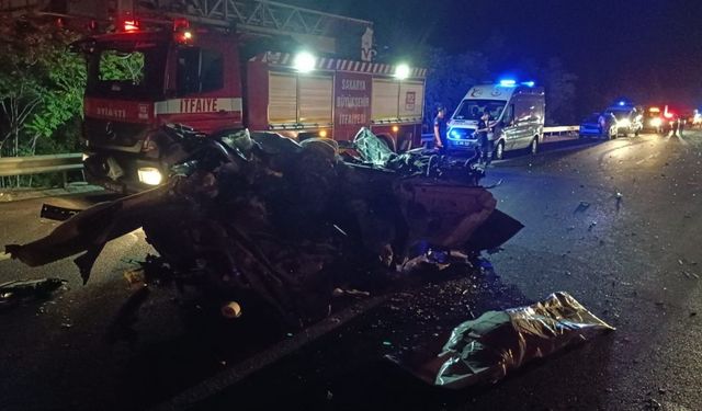 Araç kağıt gibi ezildi: 1 ölü, 1 yaralı