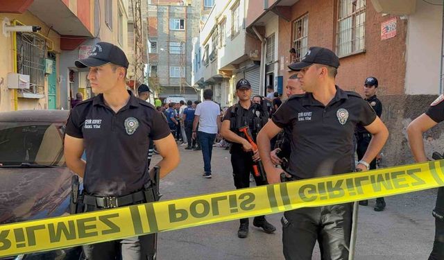 Boşanma aşamasındaki eşini vurdu ve kendi canına da kıydı