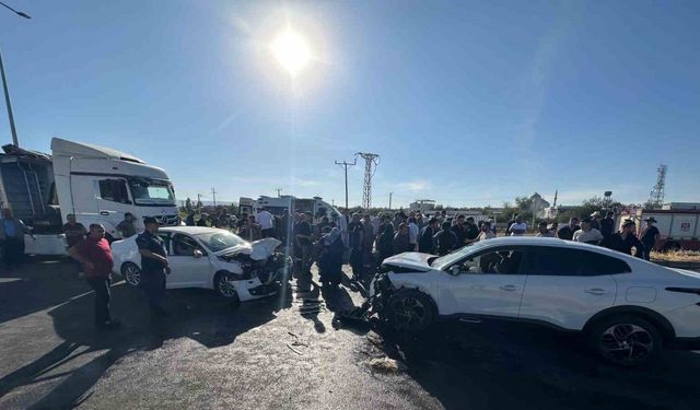 Diyarbakır’da otomobiller çarpıştı: 8 yaralı