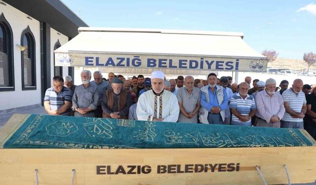 Elazığ'da iki aracın çarptığı adam öldü