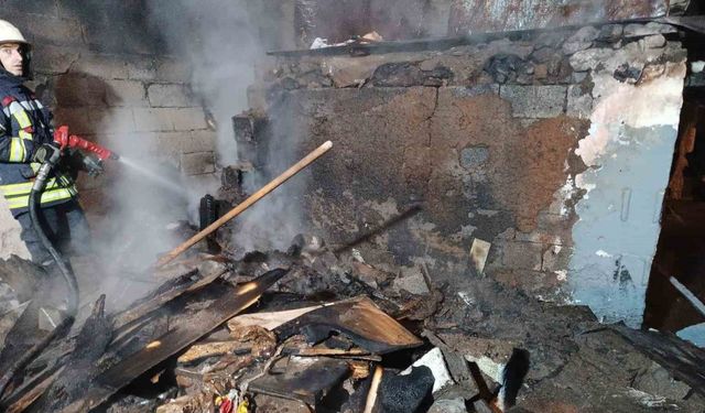 Erzurum’da Terk Edilmiş Evde Yangın Paniği