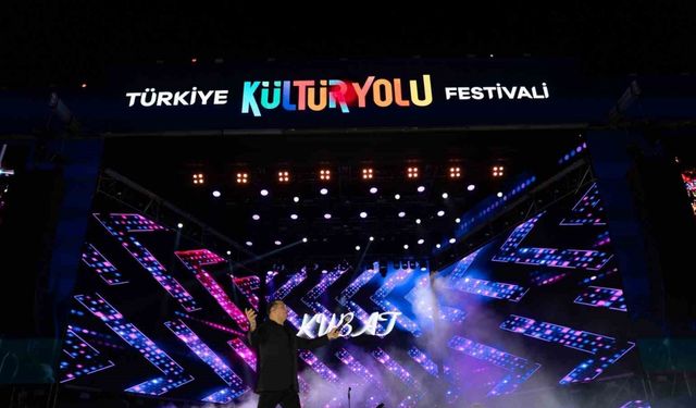 GastroANTEP’in ilk konserinde Kubat sahne aldı
