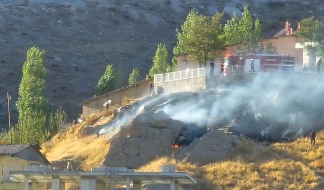 Hakkari’de Anız Yangınları Korkuttu