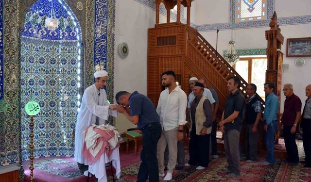 Hendek’te Sakal-ı Şerif Ziyareti Yoğun İlgi Gördü