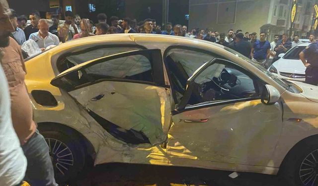 İki aracın çarpıştığı kazada 3 kişi yaralandı