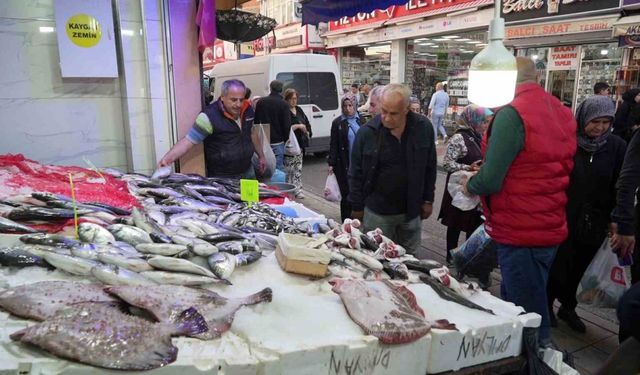 Karadeniz’deki Olumsuz Hava Balık Tezgahlarında da Etkili