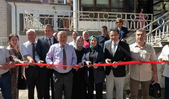 Kursiyerler çini sanatlarıyla mest ettiler