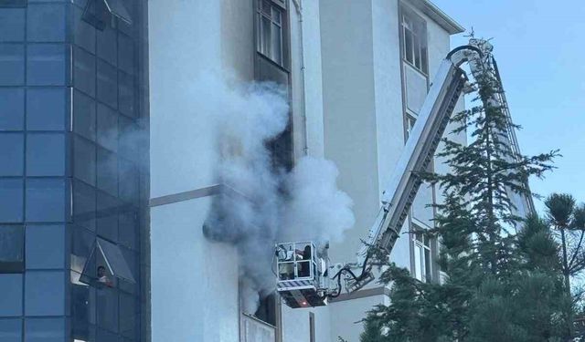 Elbistan öğrenci yurdunda yangın paniği