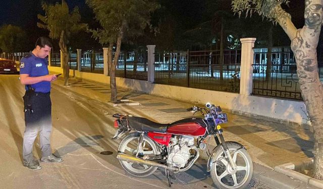 Otomobil, çarptığı motosikleti 70 metre sürükledi: 1 yaralı