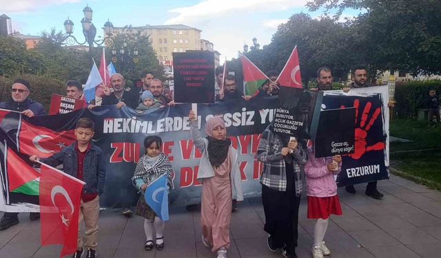 Sağlık çalışanları Gazze için yürüdü