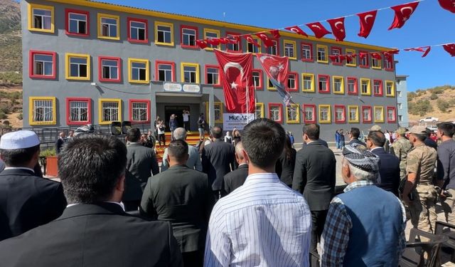 Şemdinli’de onarılan okul, öğrencilerine kapılarını açtı