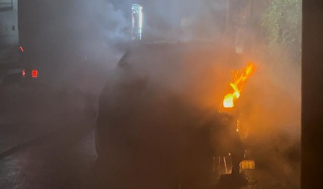 Tekirdağ’da otomobil gece yarısı alev aldı