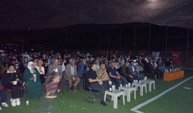 Tendürek Dağı Eteklerinde Açık Hava Sineması